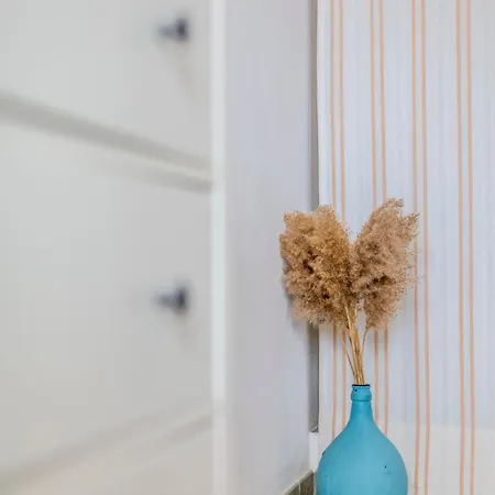 Blue Coralline Apartment